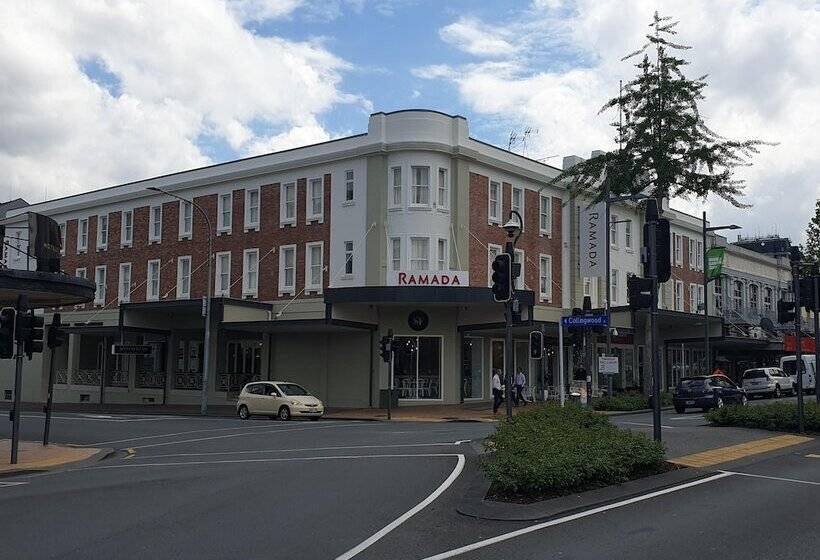 ホテル Ramada By Wyndham Hamilton City Center