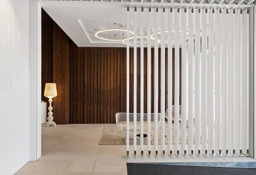 ホテル Ramada By Wyndham Hamilton City Center