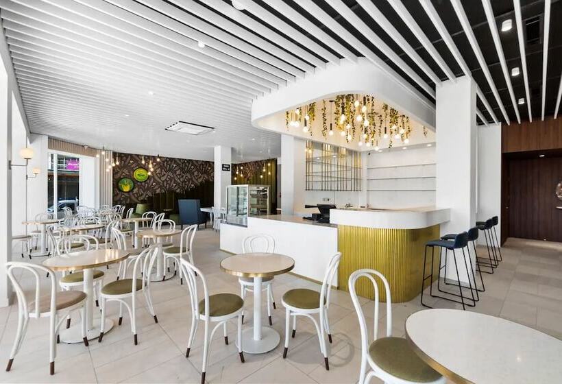 ホテル Ramada By Wyndham Hamilton City Center