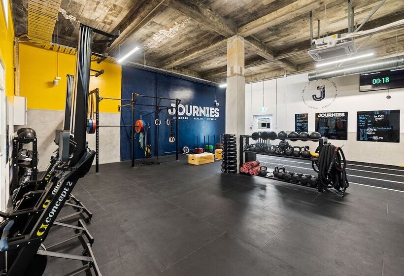 ホテル Ramada By Wyndham Hamilton City Center