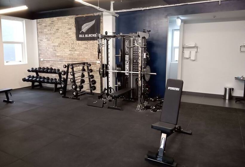 ホテル Ramada By Wyndham Hamilton City Center