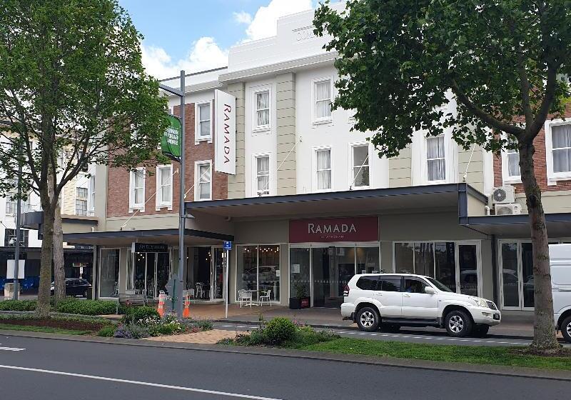 ホテル Ramada By Wyndham Hamilton City Center