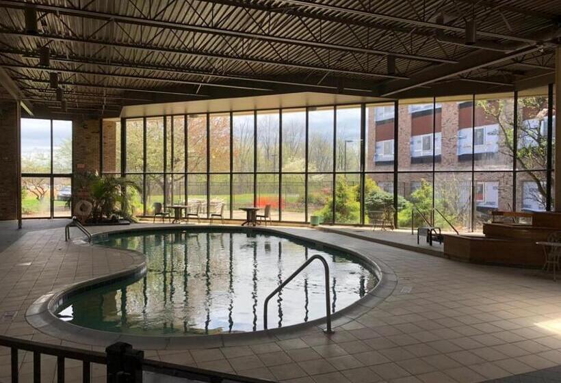 فندق Michigan City Inn