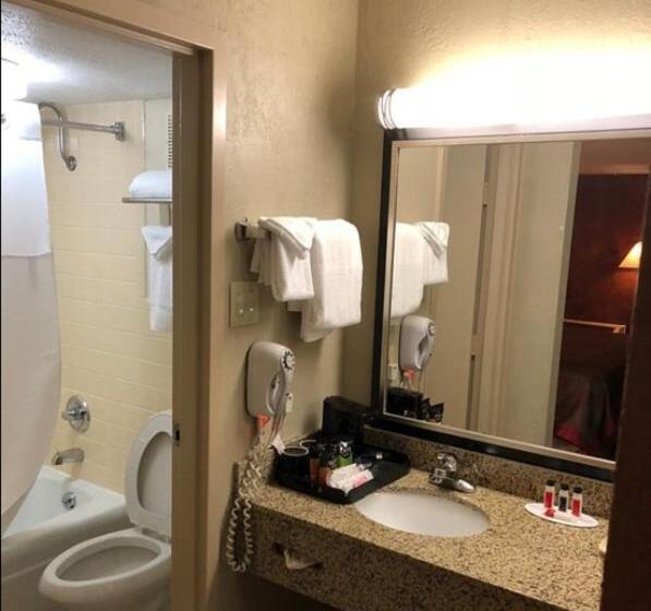 فندق Michigan City Inn