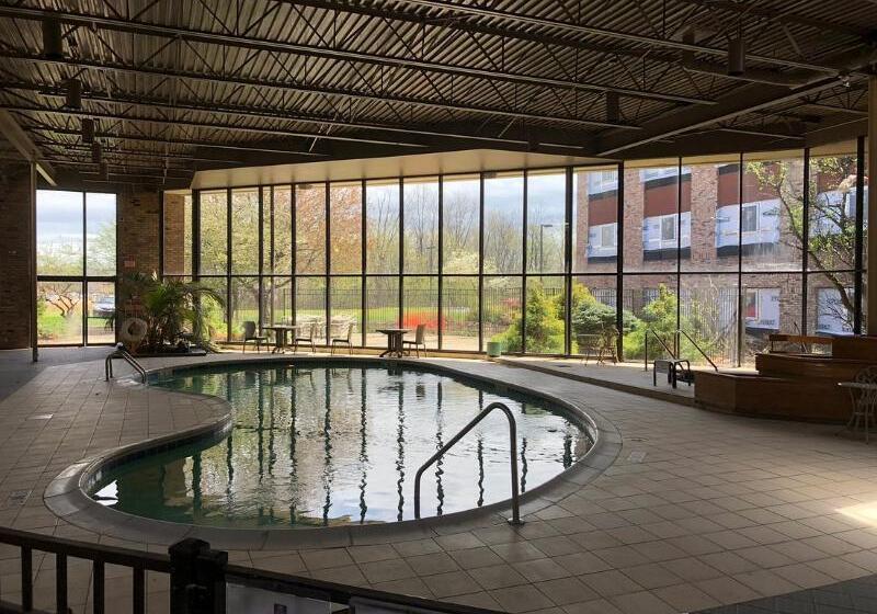 فندق Michigan City Inn