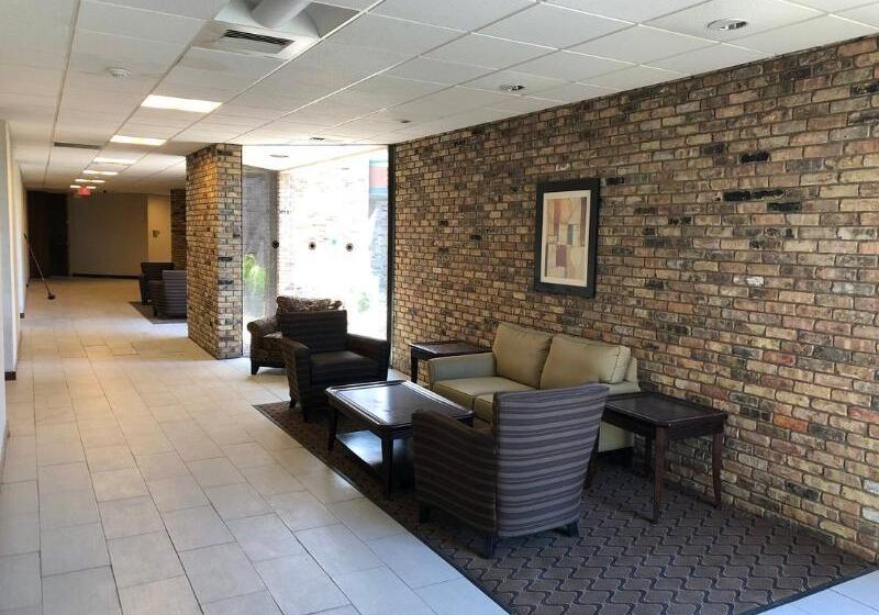 فندق Michigan City Inn