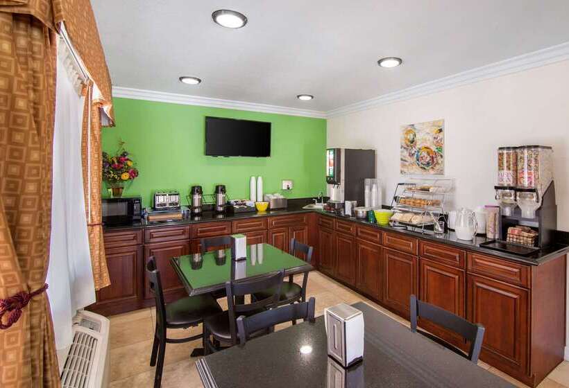 호텔 Rodeway Inn Adelanto Us 395