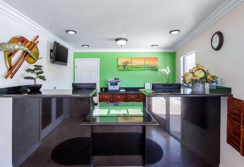 호텔 Rodeway Inn Adelanto Us 395