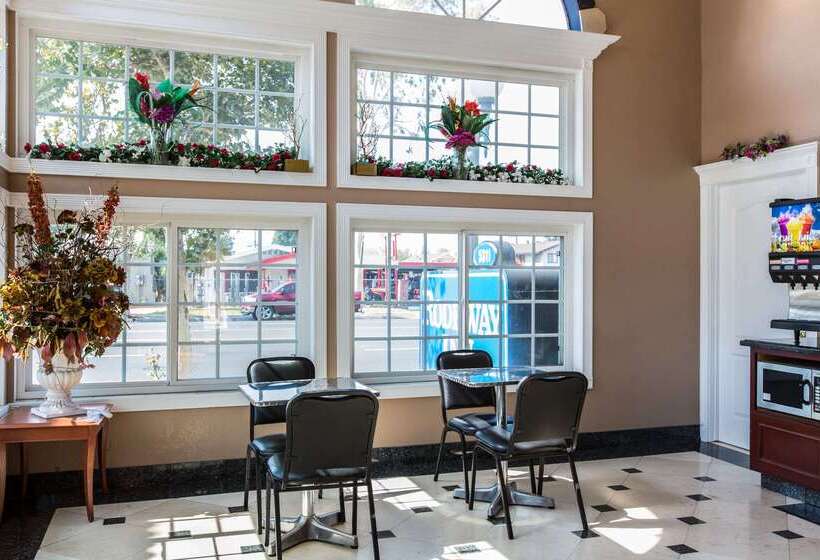 ホテル Rodeway Inn