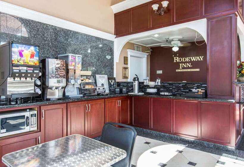 בית מלון כפרי Rodeway Inn