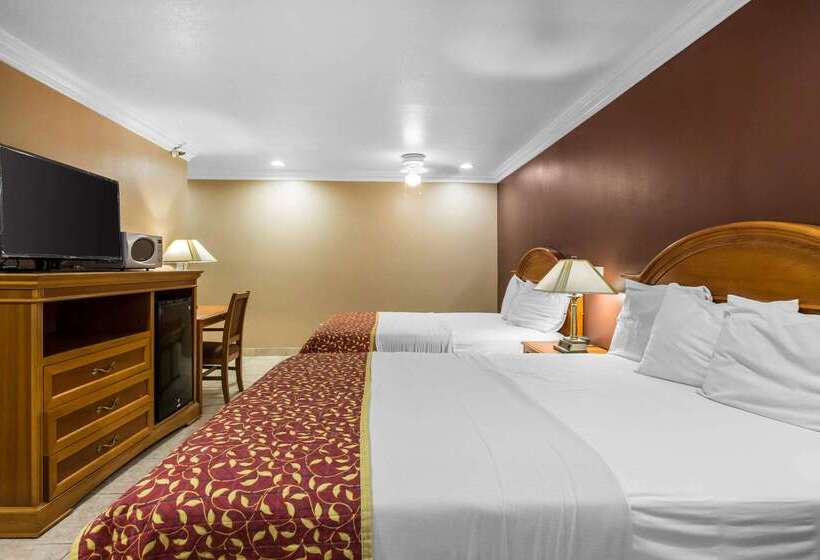 בית מלון כפרי Rodeway Inn