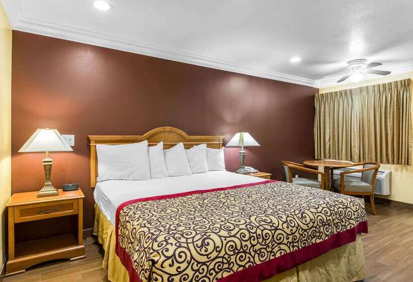 בית מלון כפרי Rodeway Inn