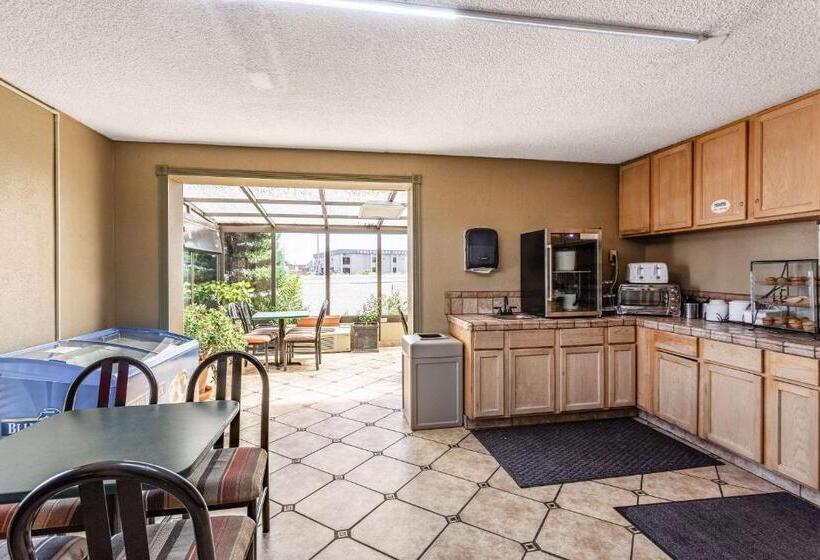 ホテル Rodeway Inn