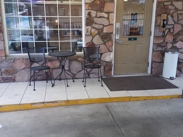 فندق Rodeway Inn