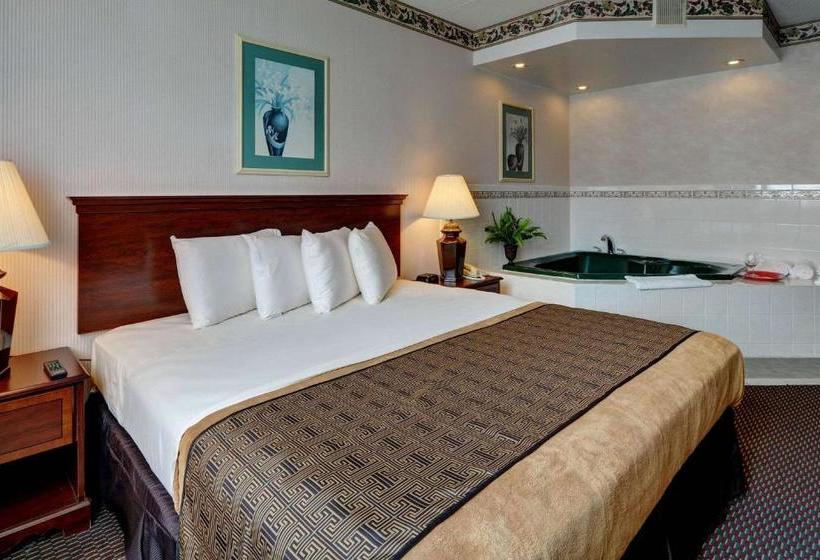 בית מלון כפרי Rodeway Inn Springhills Lake George