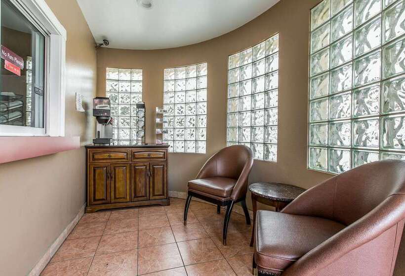 Отель Rodeway Inn