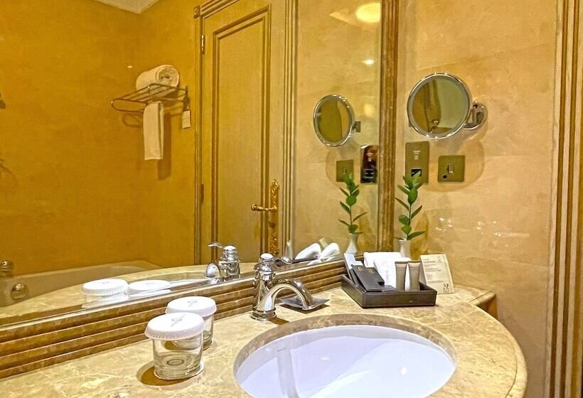 فندق Royal Rose Abu Dhabi, A Curio By Hilton Affiliated