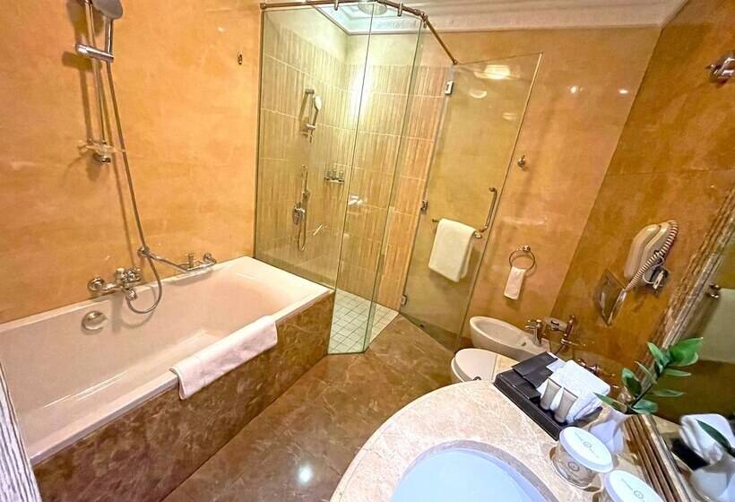 فندق Royal Rose Abu Dhabi, A Curio By Hilton Affiliated