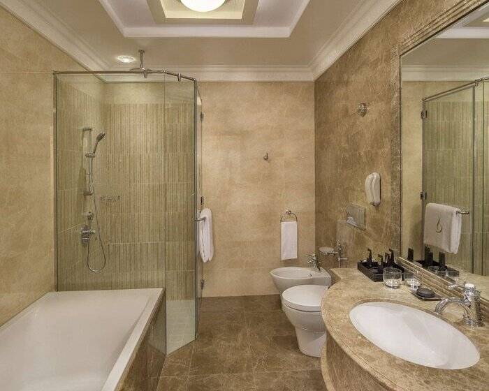 فندق Royal Rose Abu Dhabi, A Curio By Hilton Affiliated