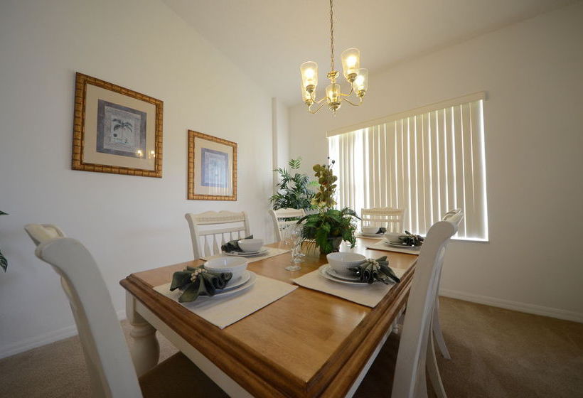 בית מלון כפרי Starmark Vacation Homes