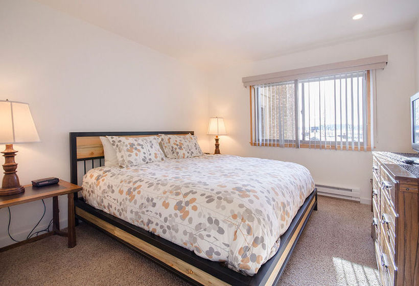 فندق Storm Meadows At Christie Base