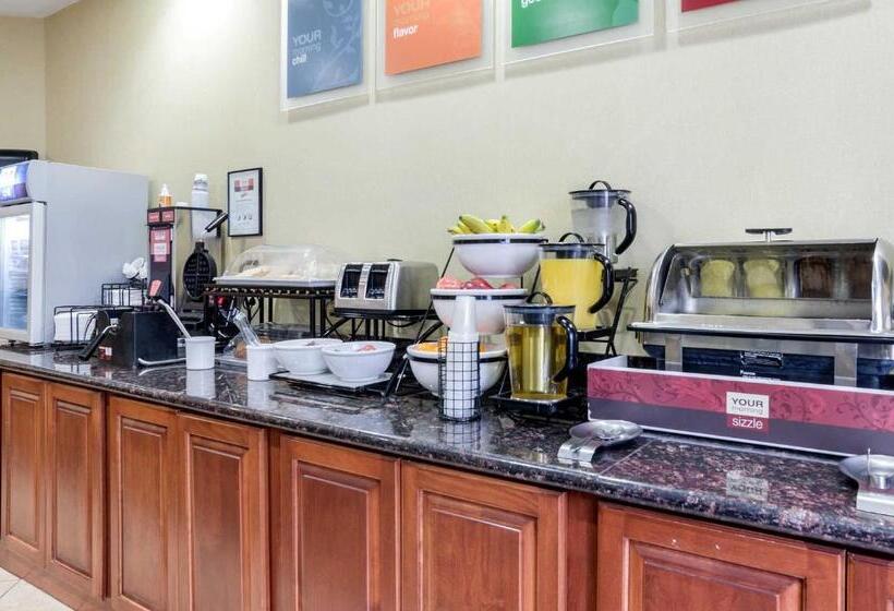 فندق Super 8 By Wyndham Great Bend