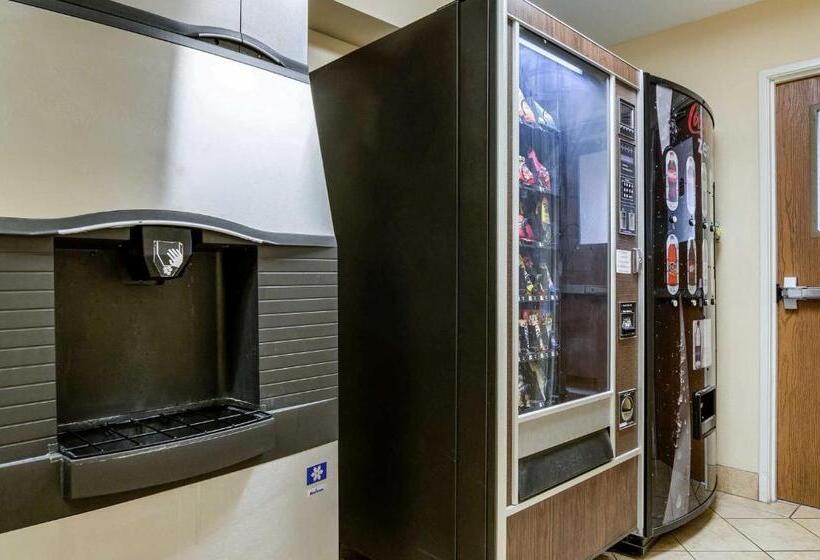 فندق Super 8 By Wyndham Great Bend