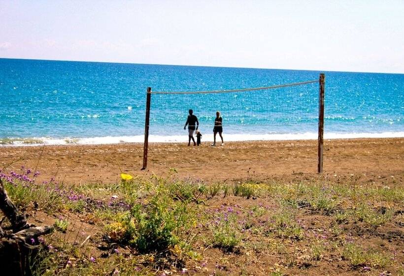 هتل Thalatta Seaside