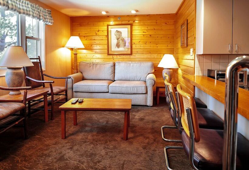 Отель The Historic Crags Lodge