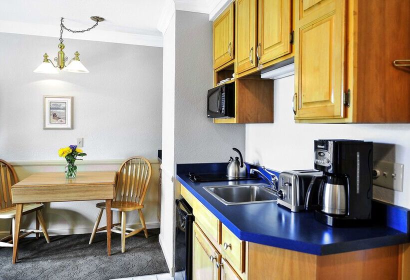 Отель The Historic Crags Lodge