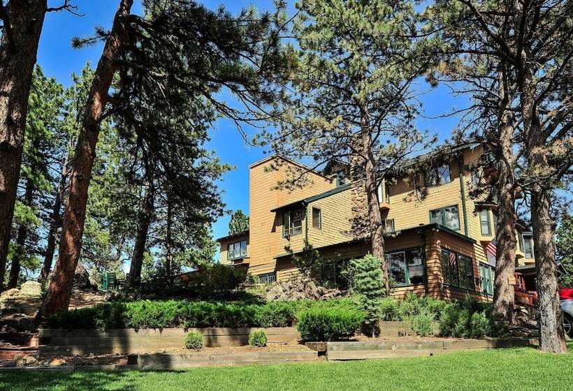 Отель The Historic Crags Lodge