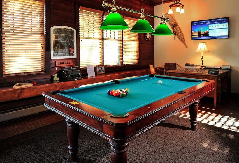 Отель The Historic Crags Lodge