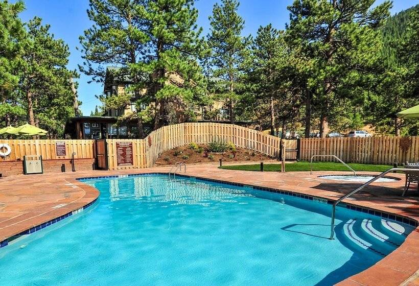 Отель The Historic Crags Lodge