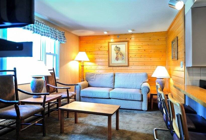 Отель The Historic Crags Lodge