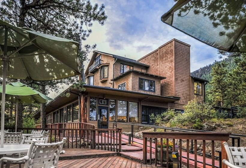 Отель The Historic Crags Lodge