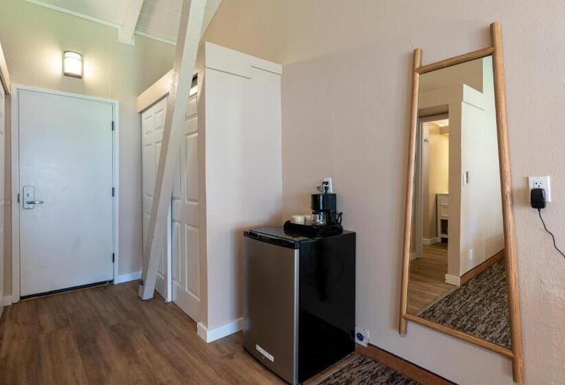 فندق The Iso By Castle