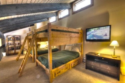 בית מלון כפרי The Rockies Condominiums