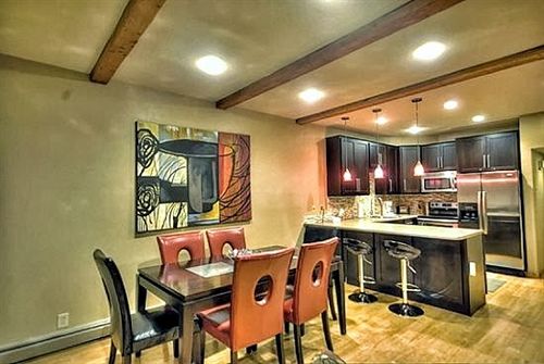 בית מלון כפרי The Rockies Condominiums