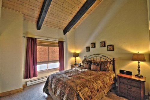 בית מלון כפרי The Rockies Condominiums