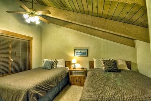 בית מלון כפרי The Rockies Condominiums