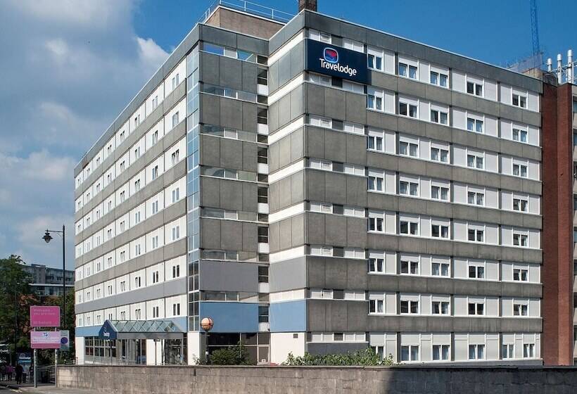 Отель Travelodge Newcastle Under Lyme Central