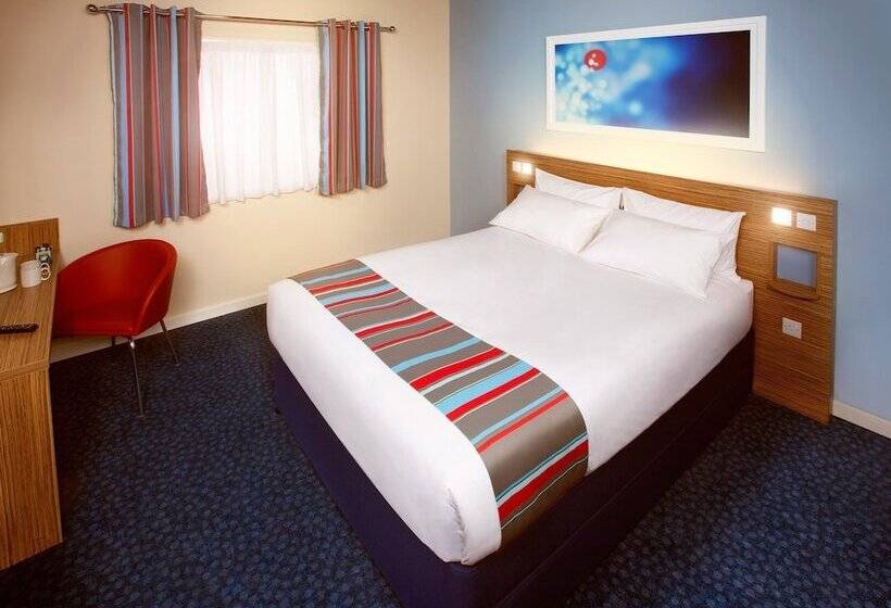 Отель Travelodge Newcastle Under Lyme Central