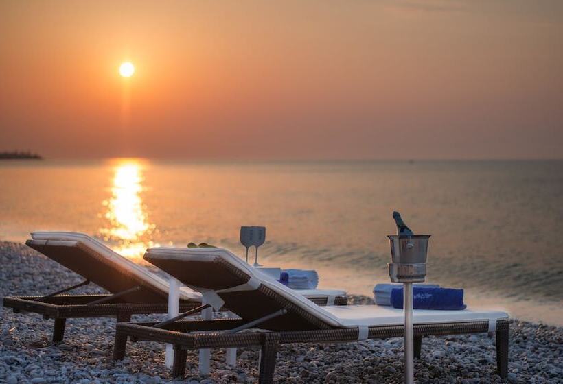 هتل Villa Di Mare Seaside Suites
