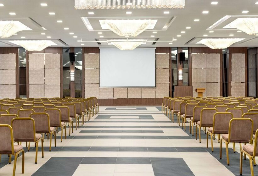 Отель Wyndham Garden Diyarbakır