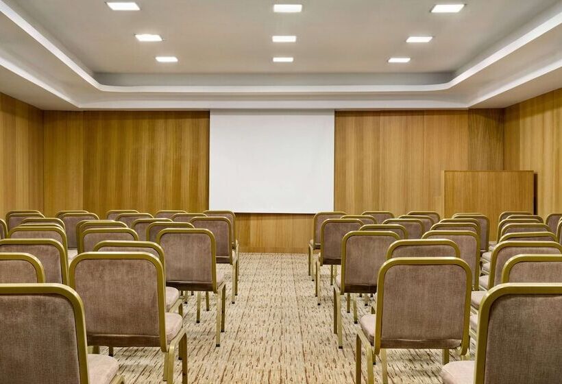 Отель Wyndham Garden Diyarbakır