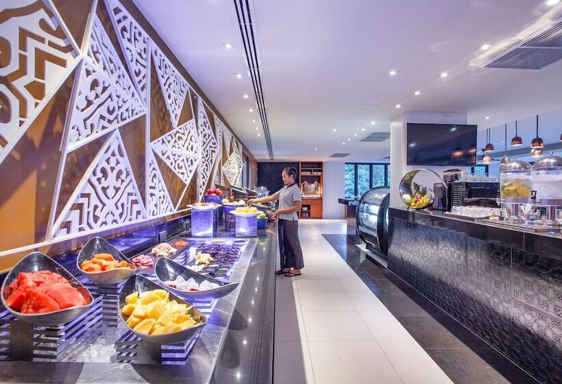 Отель Zenmaya Oceanfront Phuket, Trademark Collection By Wyndham