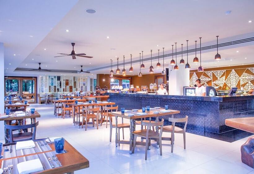 هتل Zenmaya Oceanfront Phuket, Trademark Collection By Wyndham