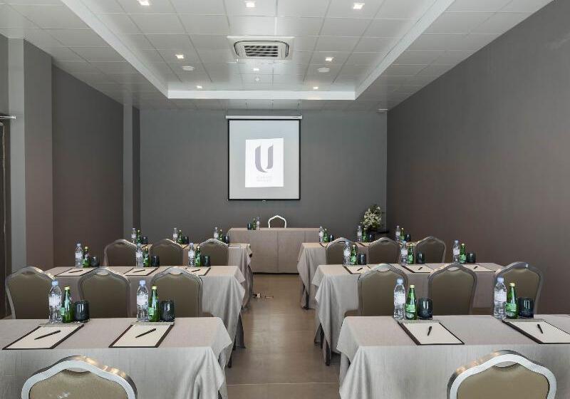 Отель Zenmaya Oceanfront Phuket, Trademark Collection By Wyndham