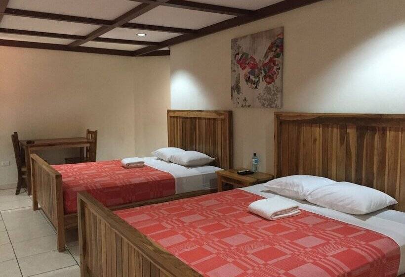 Las Hojas Resort & Beach Club