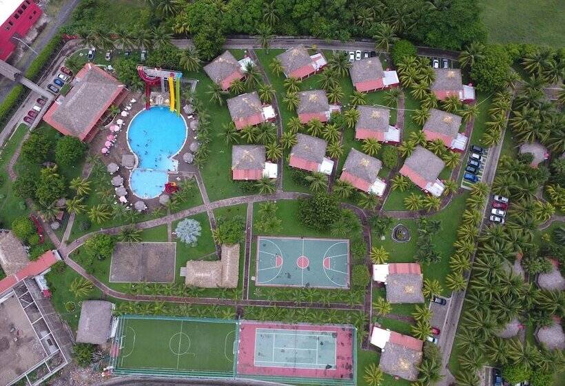 Las Hojas Resort & Beach Club